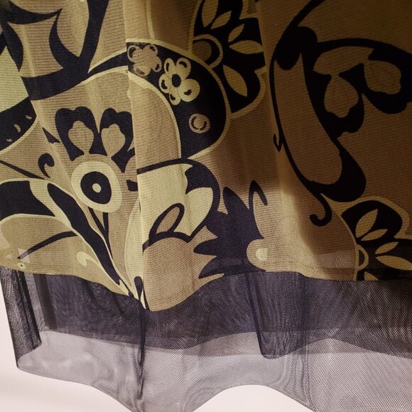 Evening cocktail black-and-marsh dress, deep V-neckline. Size 8 - Picture 7 of 8